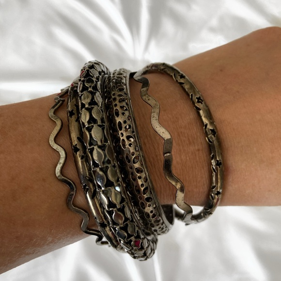 Metallic silver bangles - Picture 3 of 3